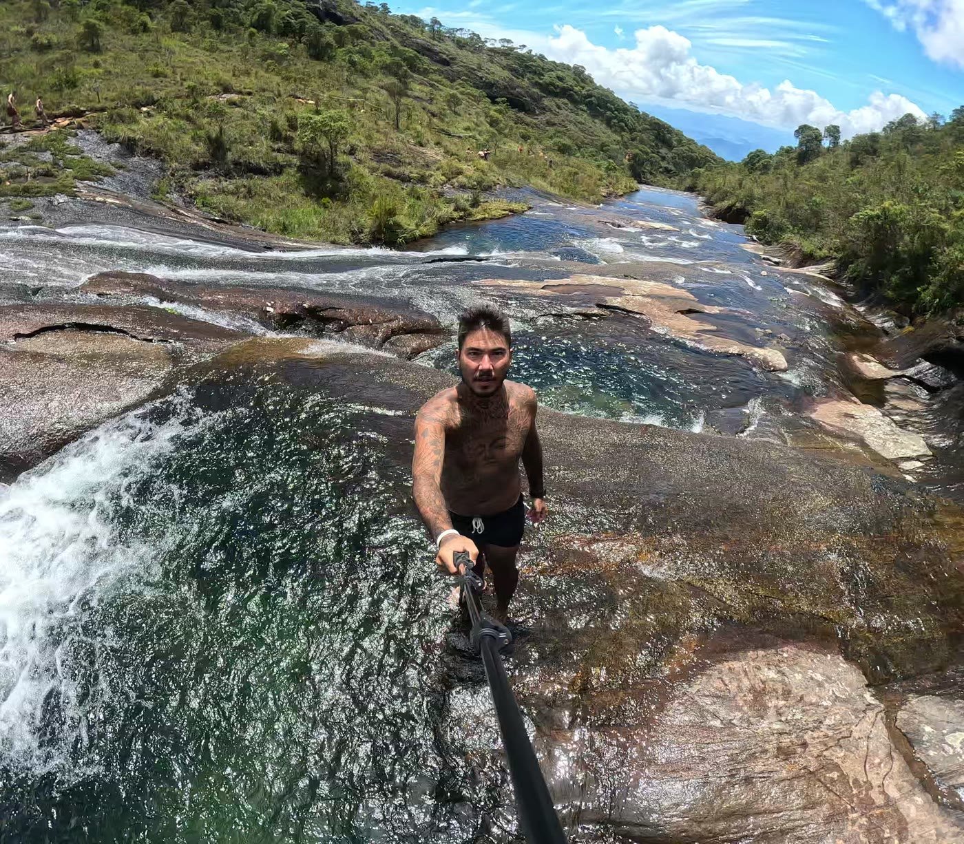 Rio José Pedro descendo o vale no Caparaó
