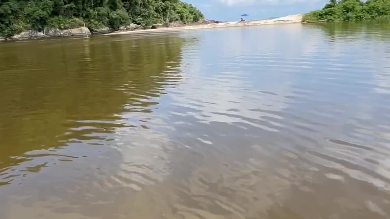 Rio do Puruba encontrando a praia