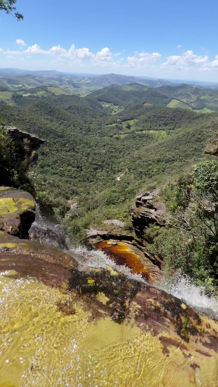 Vista do vale a partir da Janela do Céu, em Ibitipoca