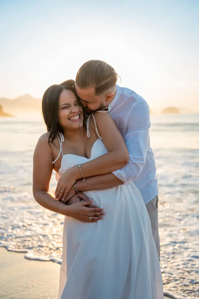 Ensaio de casal na praia em Ubatuba, foto de Renan Life fotógrafo