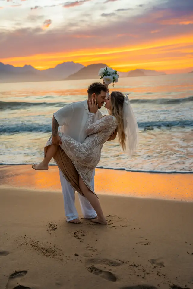 Ensaio de casal na praia em Ubatuba, foto de Renan Life fotógrafo