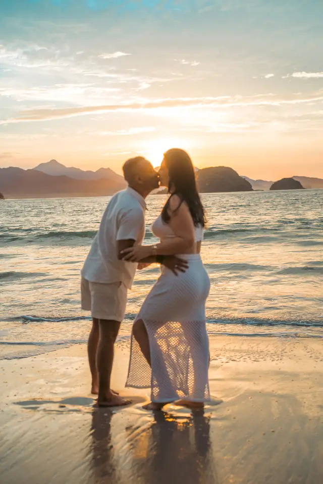 Ensaio de casal na praia em Ubatuba, foto de Renan Life fotógrafo