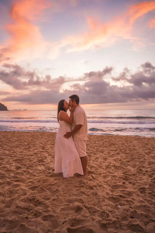 Ensaio de casal na praia em Ubatuba, foto de Renan Life fotógrafo