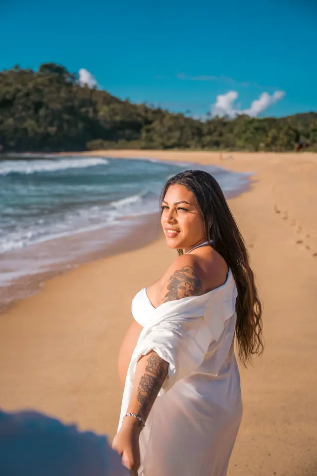 Ensaio de casal na praia em Ubatuba, foto de Renan Life fotógrafo