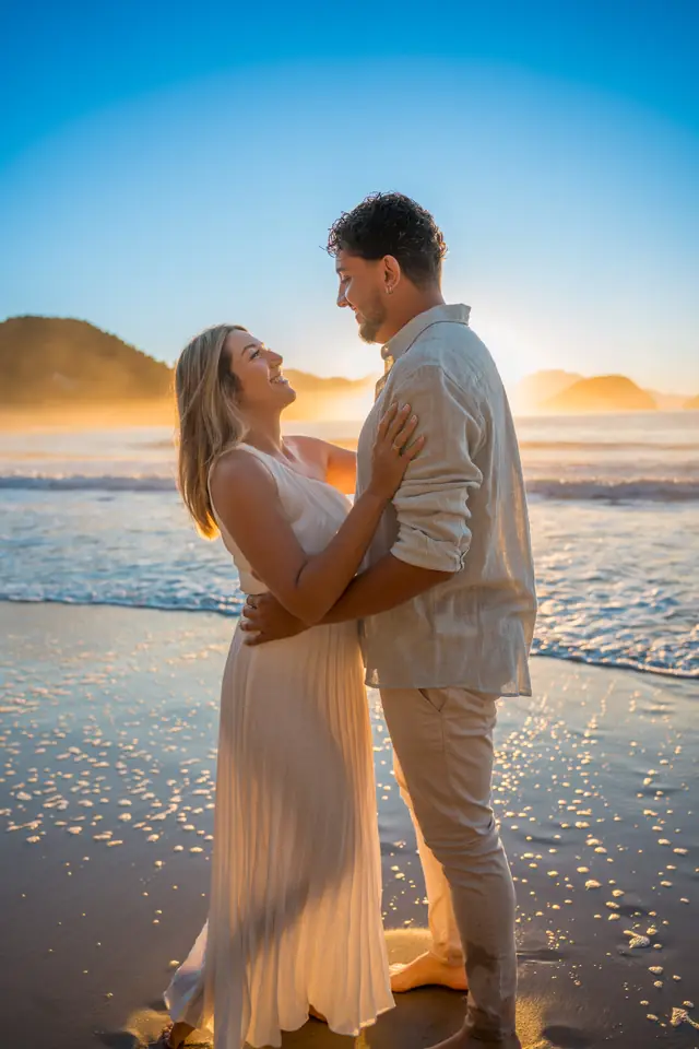 Ensaio de casal na praia em Ubatuba, foto de Renan Life fotógrafo