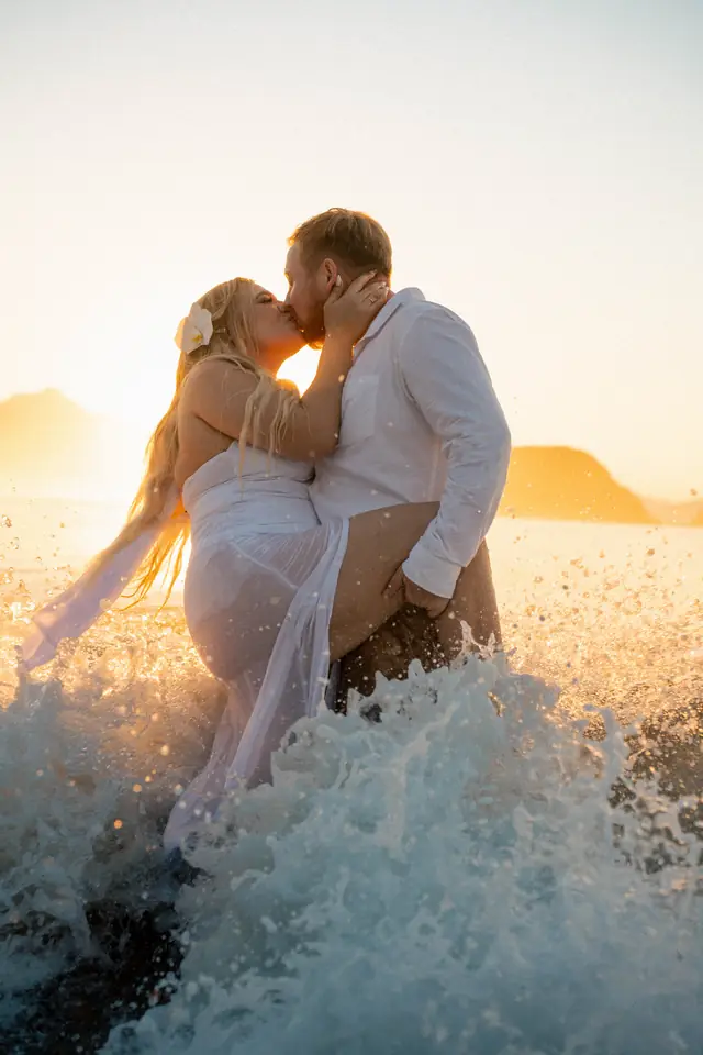 Ensaio de casal na praia em Ubatuba, foto de Renan Life fotógrafo