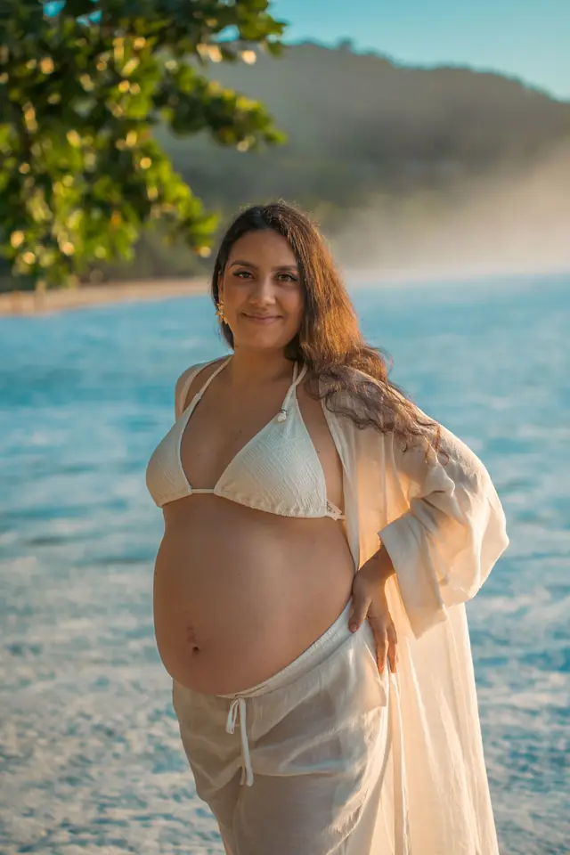 Ensaio gestante na praia em Ubatuba, foto de Renan Life fotógrafo