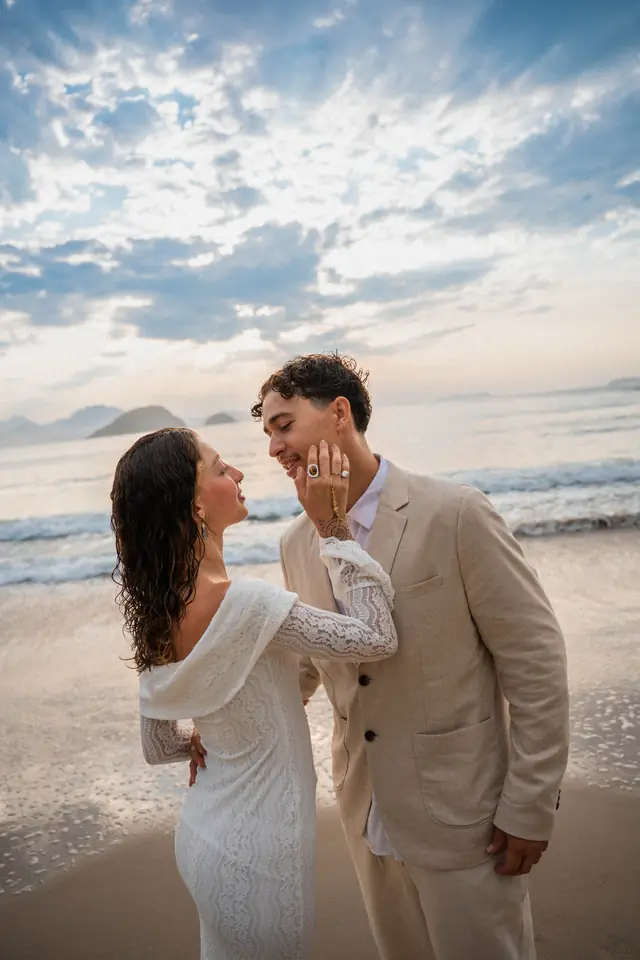 Ensaio de casal na praia em Ubatuba, foto de Renan Life fotógrafo