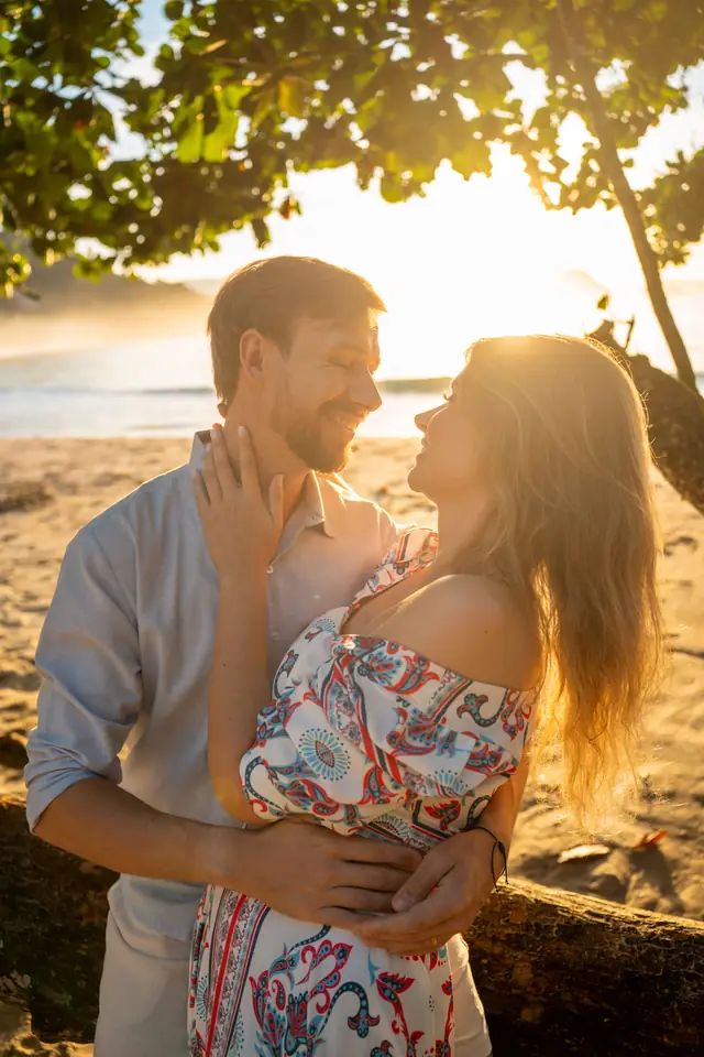 Ensaio de casal na praia em Ubatuba, foto de Renan Life fotógrafo