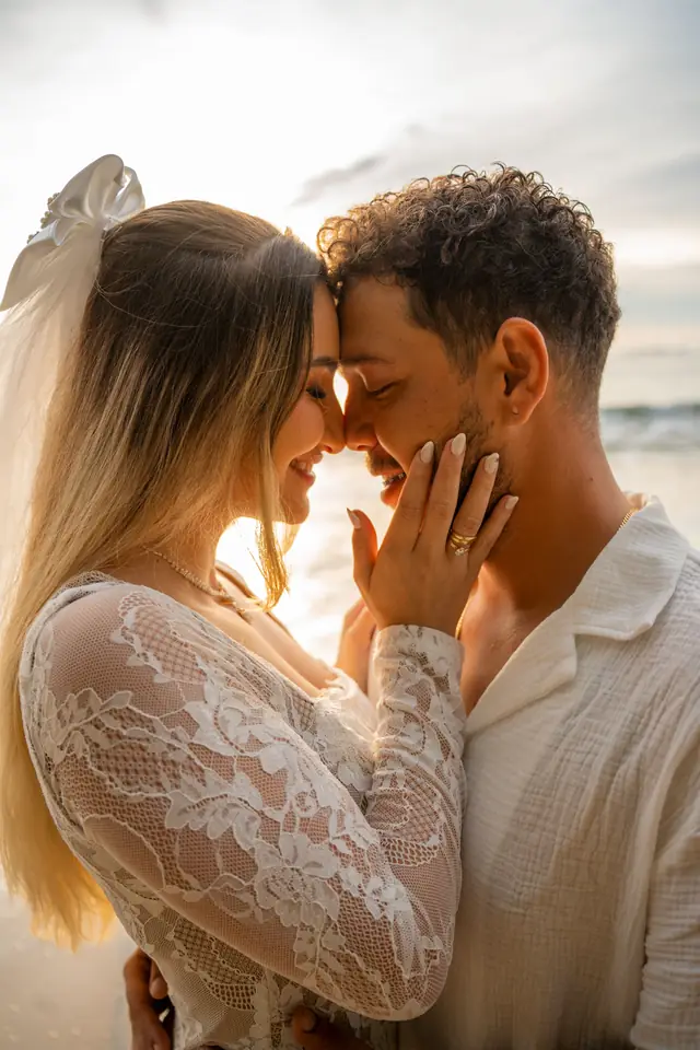 Ensaio de casal na praia em Ubatuba, foto de Renan Life fotógrafo