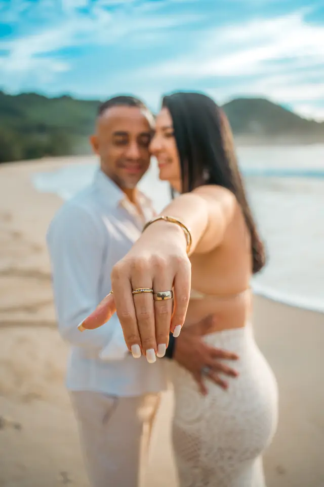Ensaio de casal na praia em Ubatuba, foto de Renan Life fotógrafo
