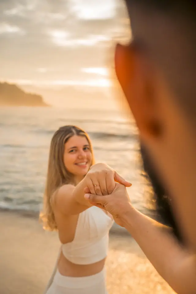 Ensaio de casal na praia em Ubatuba, foto de Renan Life fotógrafo