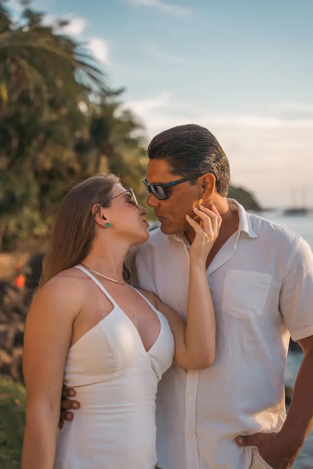 Ensaio de casal na praia em Ubatuba, foto de Renan Life fotógrafo
