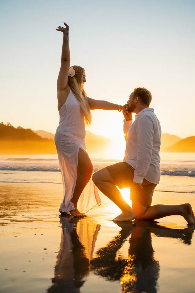 Ensaio de casal na praia em Ubatuba, foto de Renan Life fotógrafo