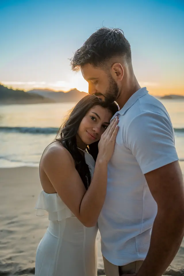 Ensaio de casal na praia em Ubatuba, foto de Renan Life fotógrafo