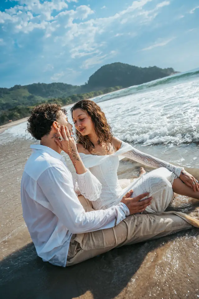 Ensaio de casal na praia em Ubatuba, foto de Renan Life fotógrafo