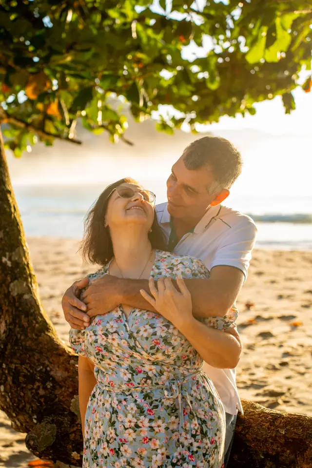 Ensaio de casal na praia em Ubatuba, foto de Renan Life fotógrafo