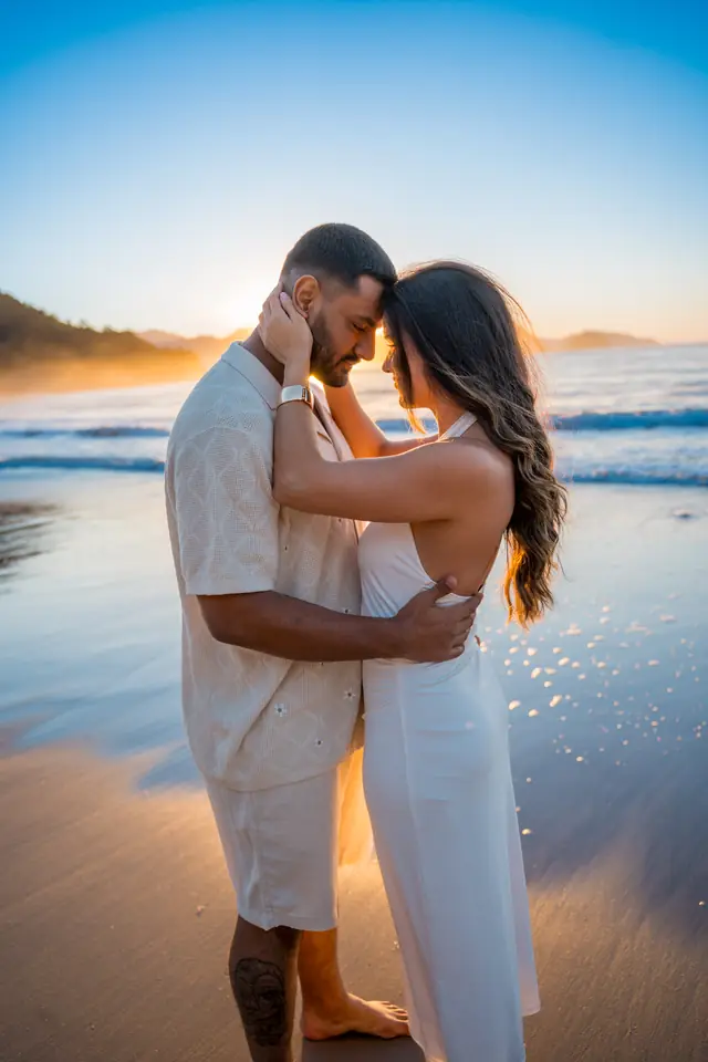 Ensaio de casal na praia em Ubatuba, foto de Renan Life fotógrafo