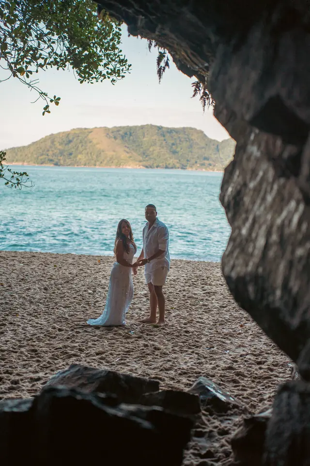 Ensaio de casal na praia em Ubatuba, foto de Renan Life fotógrafo