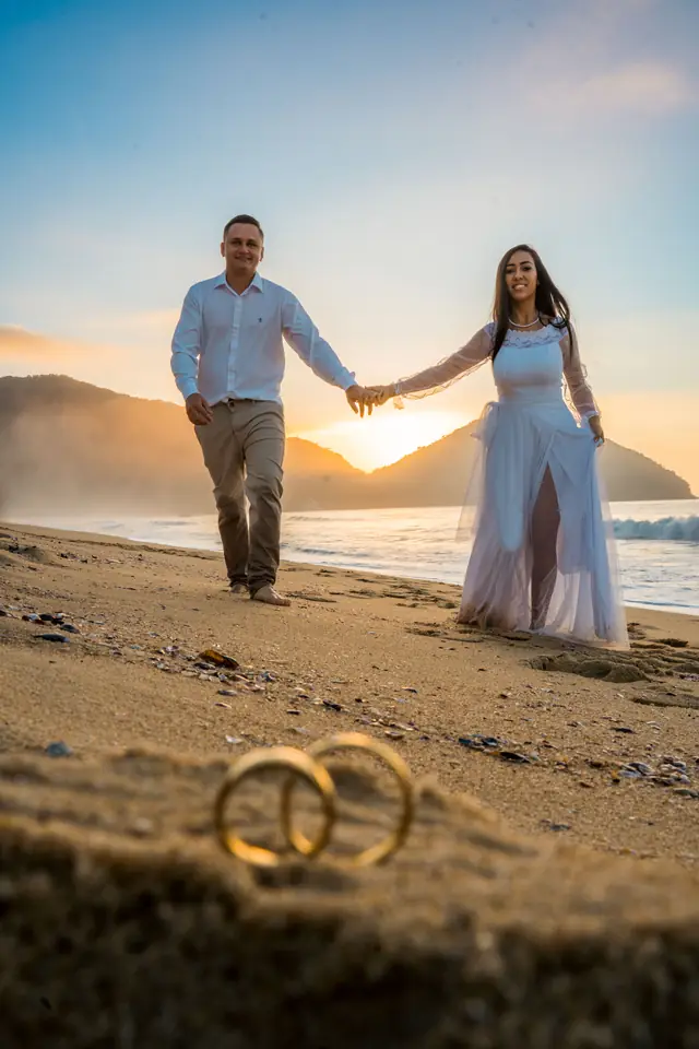 Ensaio de casal na praia em Ubatuba, foto de Renan Life fotógrafo