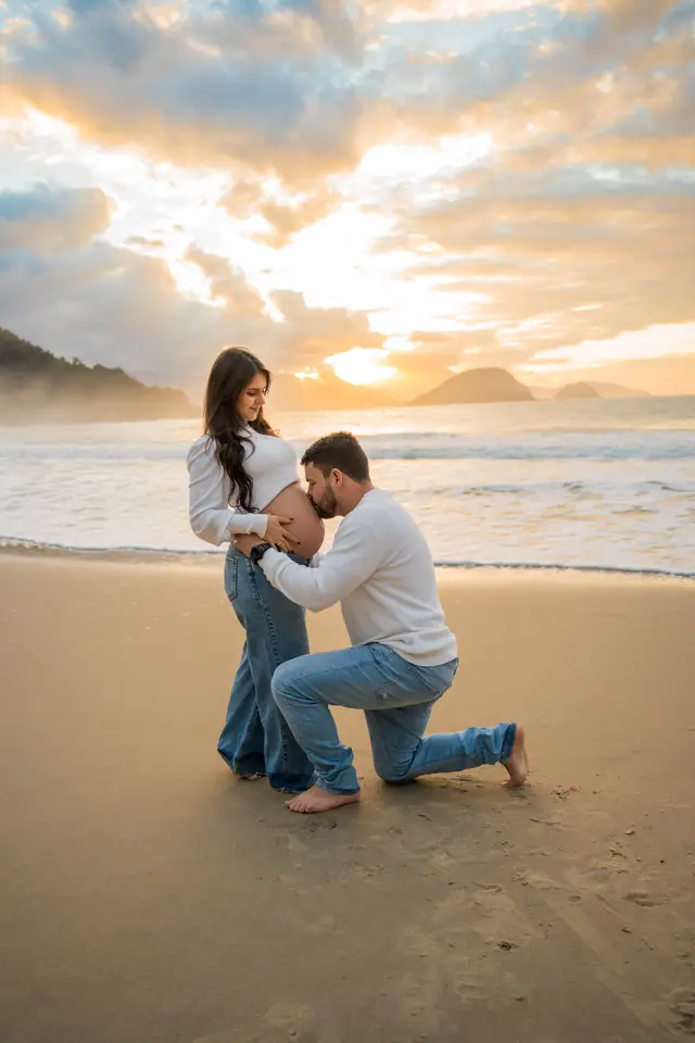 Ensaio gestante na praia em Ubatuba, foto de Renan Life fotógrafo