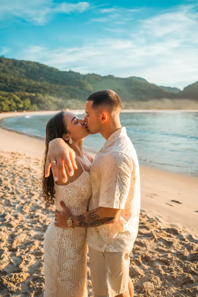 Pedido de casamento na praia em Ubatuba, foto de Renan Life fotógrafo