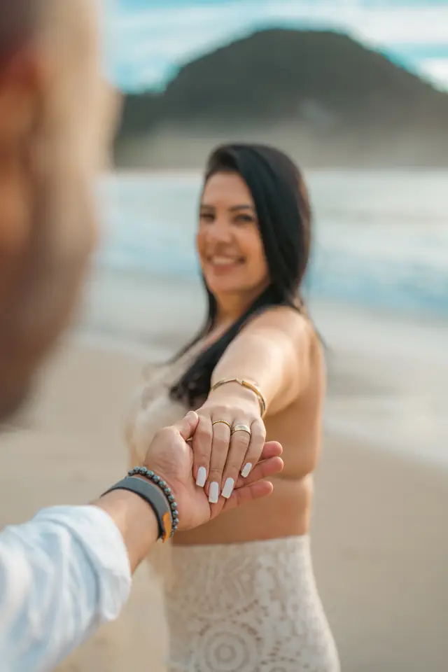 Ensaio de casal na praia em Ubatuba, foto de Renan Life fotógrafo