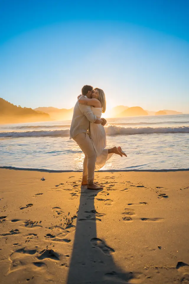 Ensaio de casal na praia em Ubatuba, foto de Renan Life fotógrafo
