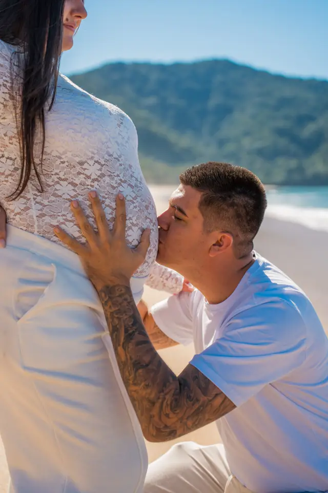 Ensaio de casal na praia em Ubatuba, foto de Renan Life fotógrafo