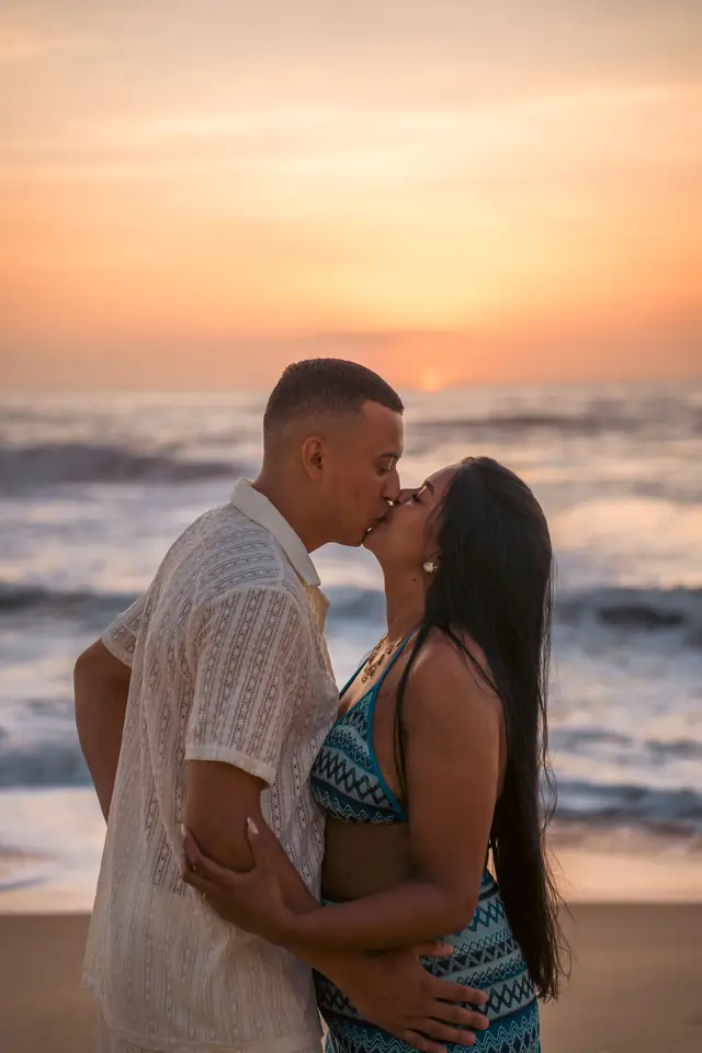 Ensaio de casal na praia em Ubatuba, foto de Renan Life fotógrafo