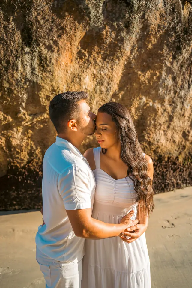 Ensaio de casal na praia em Ubatuba, foto de Renan Life fotógrafo