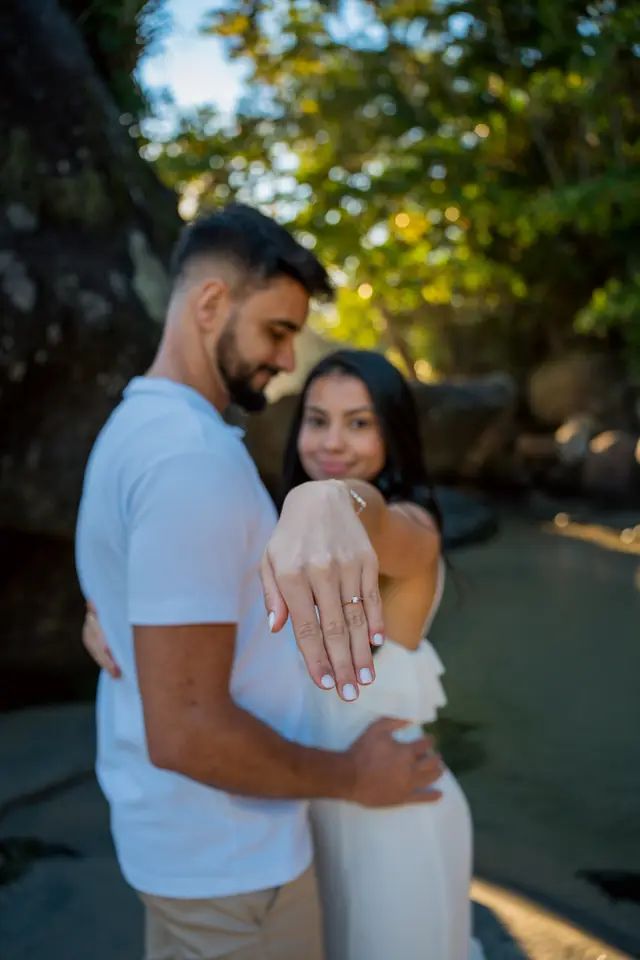 Ensaio de casal na praia em Ubatuba, foto de Renan Life fotógrafo