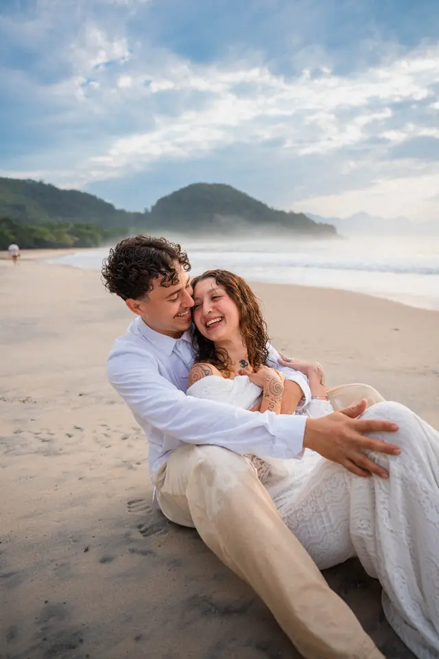 Ensaio de casal na praia em Ubatuba, foto de Renan Life fotógrafo