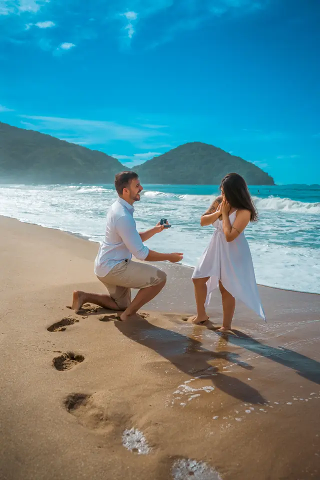 Pedido de casamento na praia em Ubatuba, foto de Renan Life fotógrafo