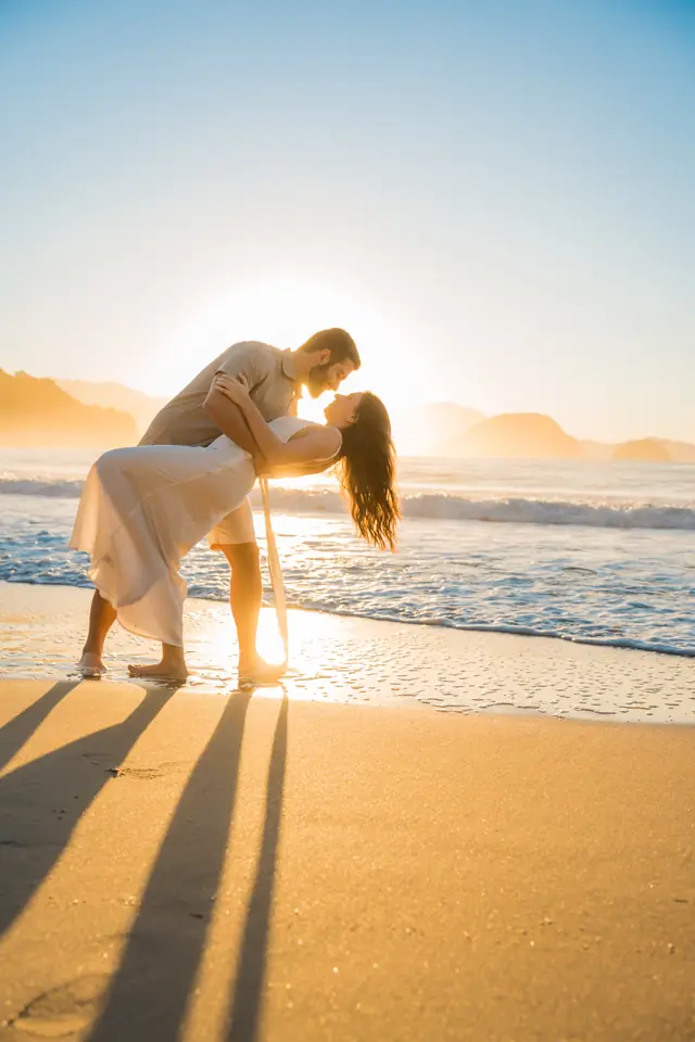 Ensaio de casal na praia em Ubatuba, foto de Renan Life fotógrafo