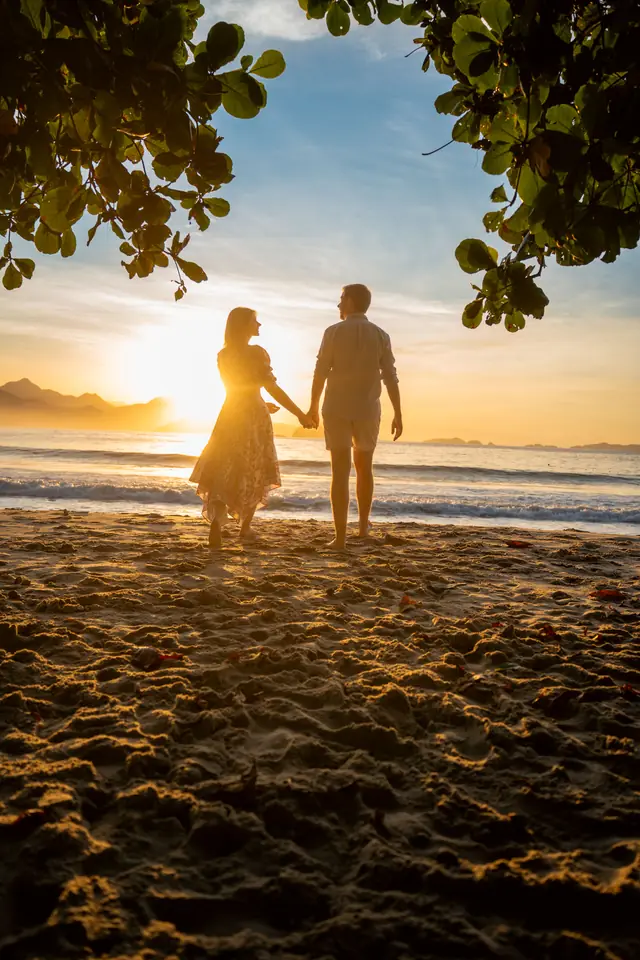 Ensaio de casal na praia em Ubatuba, foto de Renan Life fotógrafo