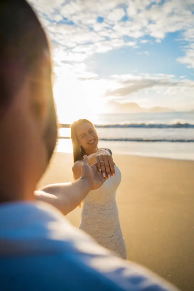 Ensaio de casal na praia em Ubatuba, foto de Renan Life fotógrafo
