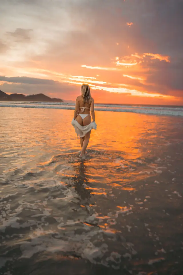 Ensaio de casal na praia em Ubatuba, foto de Renan Life fotógrafo