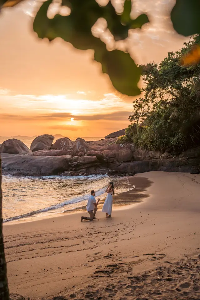 Pedido de casamento na praia em Ubatuba, foto de Renan Life fotógrafo