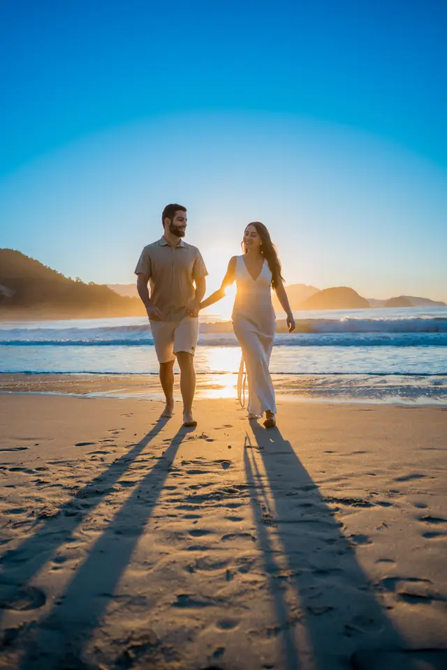 Ensaio de casal na praia em Ubatuba, foto de Renan Life fotógrafo