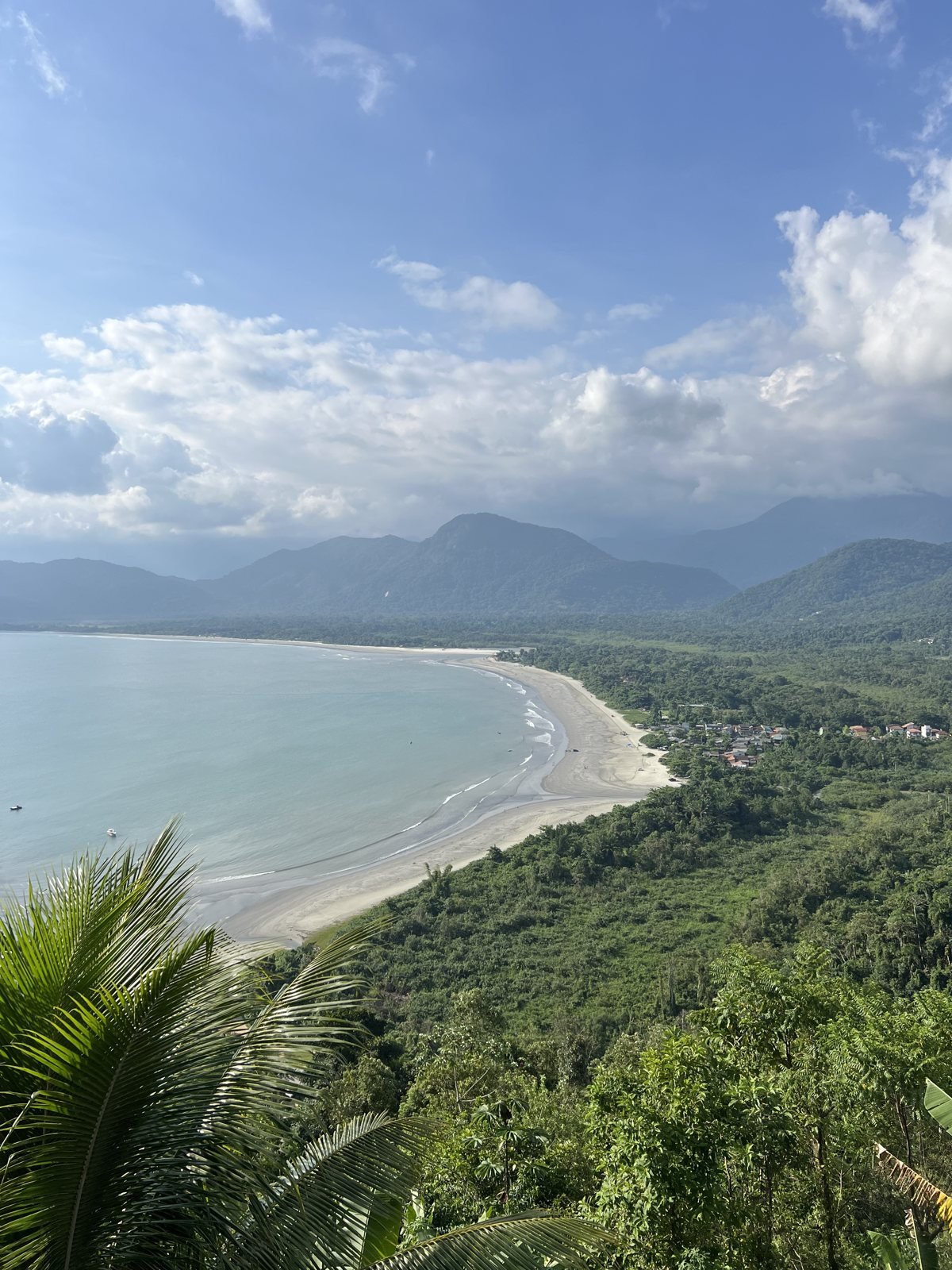 Vista do mirante na estrada da Almada para a baía do Ubatumirim e a Praia do Estaleiro