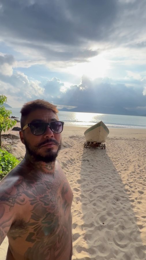 Renan na Praia da Almada