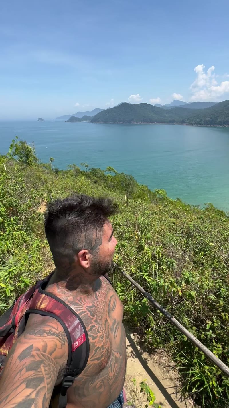 Renan na trilha da Praia do Sono