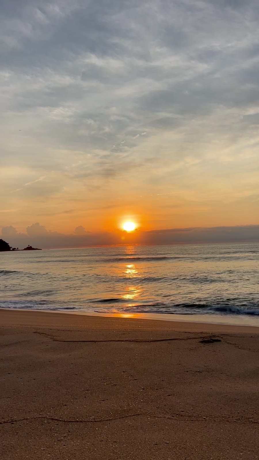 Nascer do sol no mar em Ubatuba