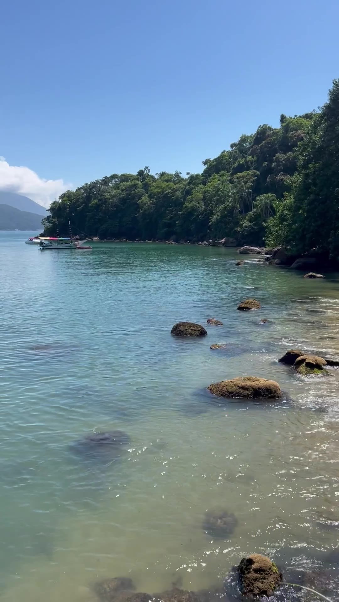 Prainha do Cais, no fim do Itaguá, em Ubatuba