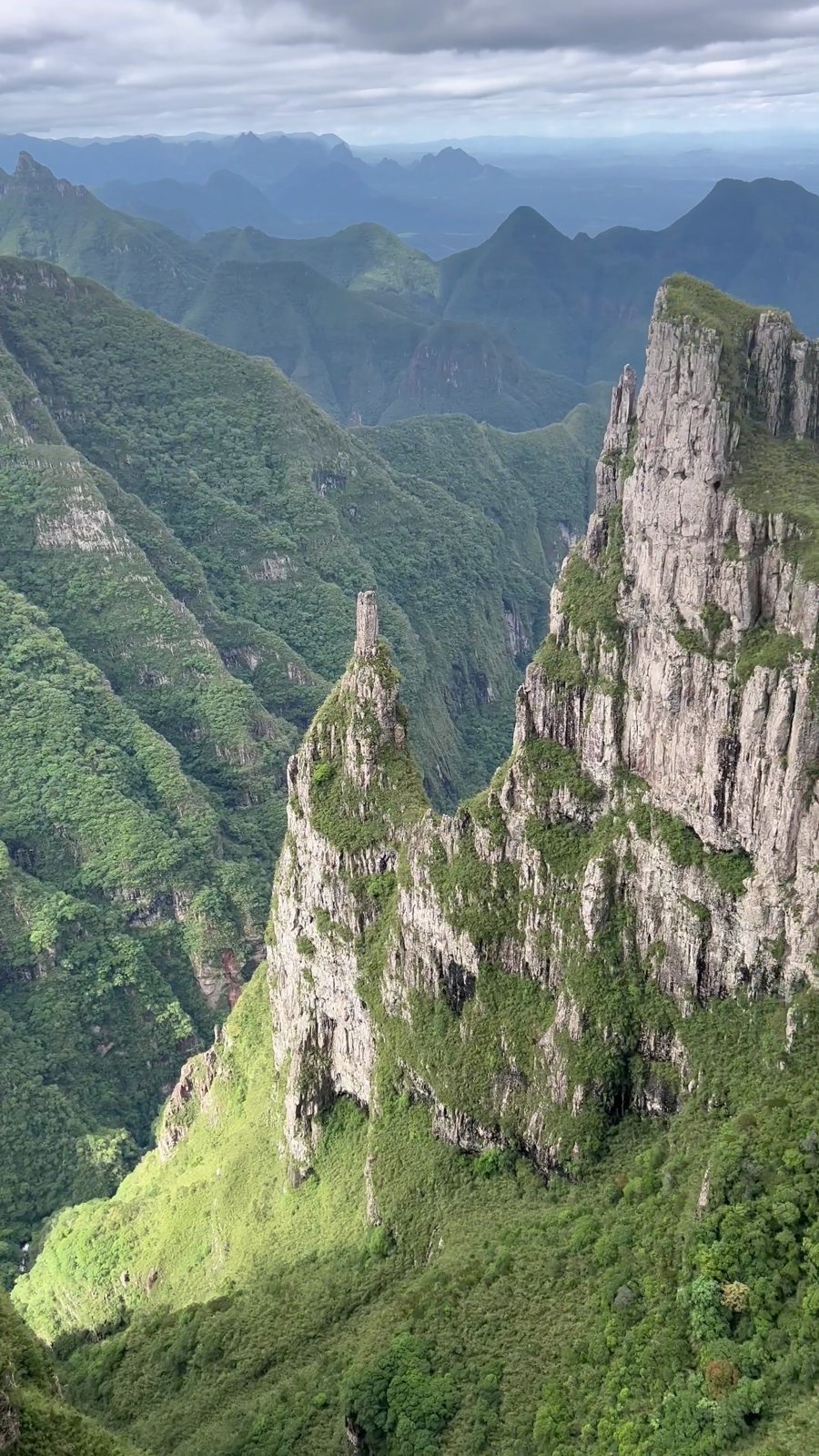 Agulhas de pedra na região do Cânion do Funil, Parque Nacional de São Joaquim
